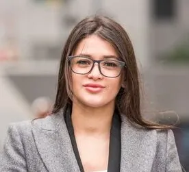 Dr. Lauren Simmons image