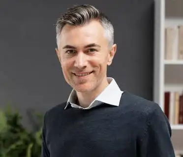 Dr. Oliver Bennett image