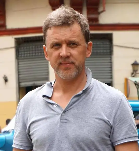 expert Prof. Kevin Brooks